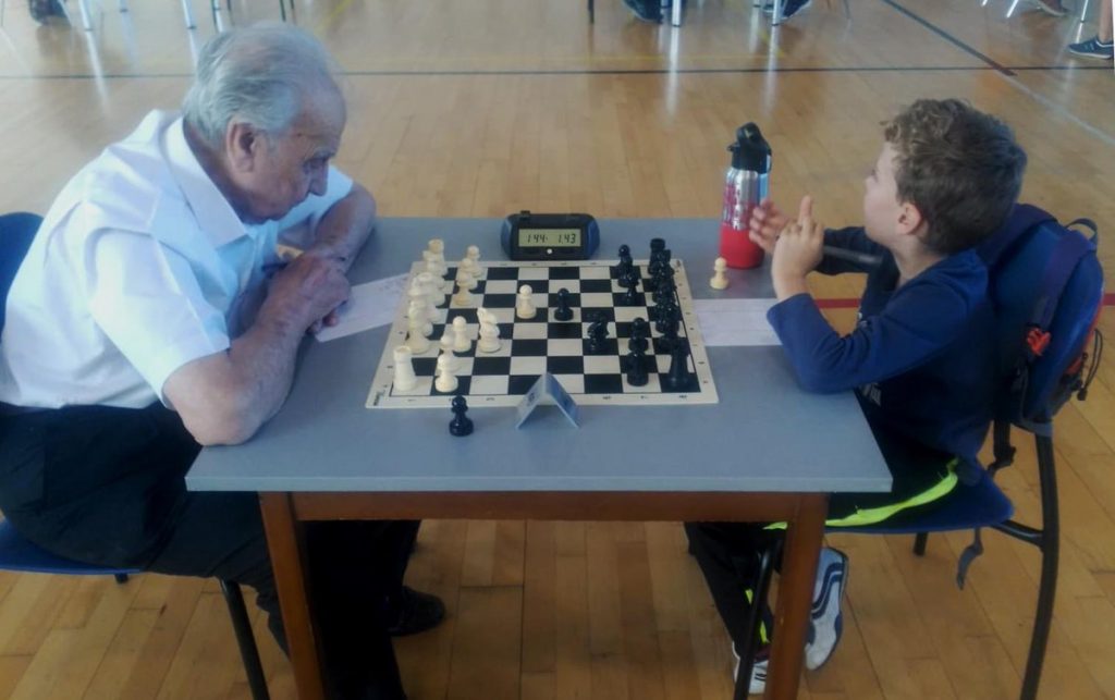 Manuel Álvarez, en el torneo de Moratalaz, contra Martín Courrieu, de 8 años