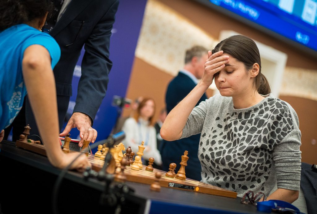Anastasia Bodnaruk, en su dramático desempate contra Humpy Koneru. Foto: Lennart Ootes / FIDE