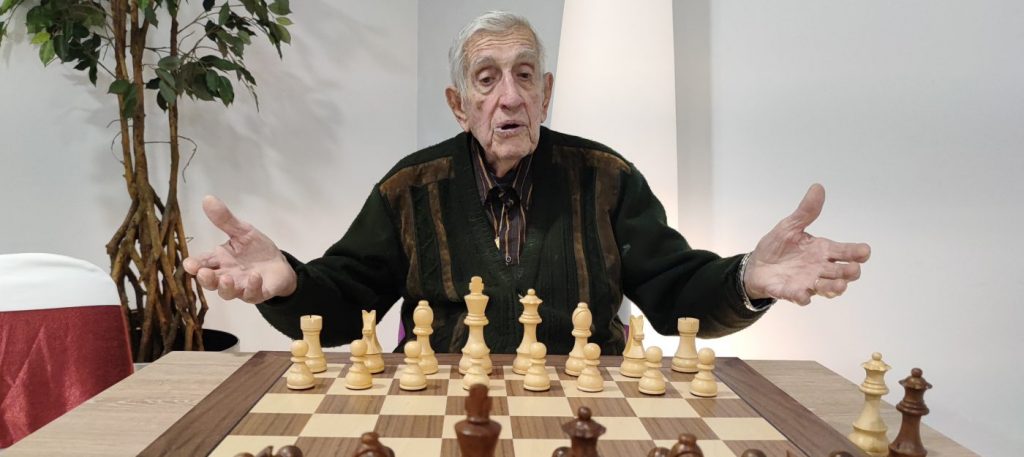 Vicente Moral, ajedrecista de 100 años