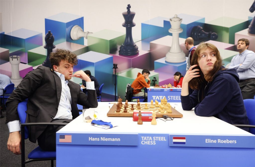 Hans Niemann fue derrotado por Eline Roebers, que solo tiene el título de maestro internacional. Foto: Jurriaan-Hoefsmit