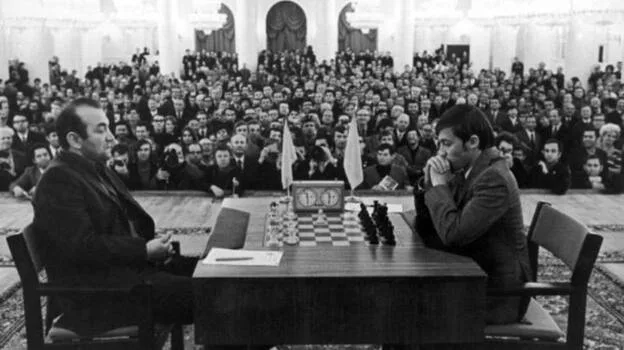 Viktor Korchnoi y Anatoly Karpov, en la final del Candidatos de 1974. Foto: Agencia Tass