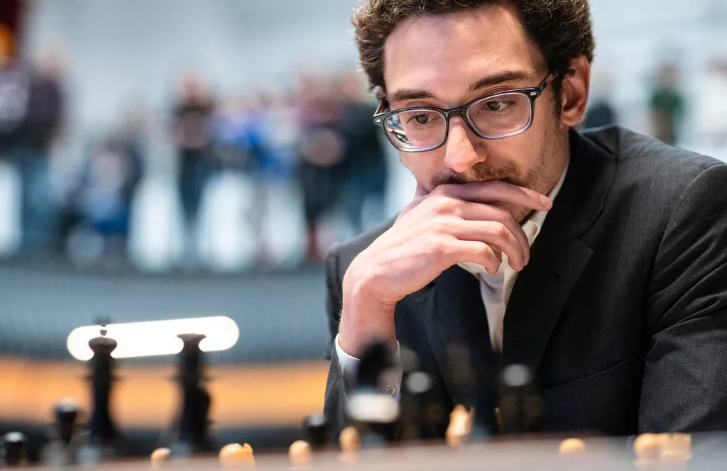 Fabiano Caruana tuvo en sus manos llegar al desempate con Gukesh. Foto: Maria Emelianova / FIDE