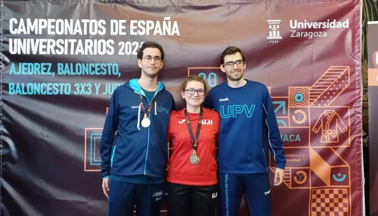 Los campeones de España Íñigo López (rápidas), Silvia Doñate (rápidas y relámpago) y Andrés Luque (equipos)