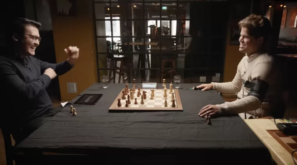 David Howell y Magnus Carlsen se interrogaron mutuamente y pasaron la prueba del polígrafo para Chess.com