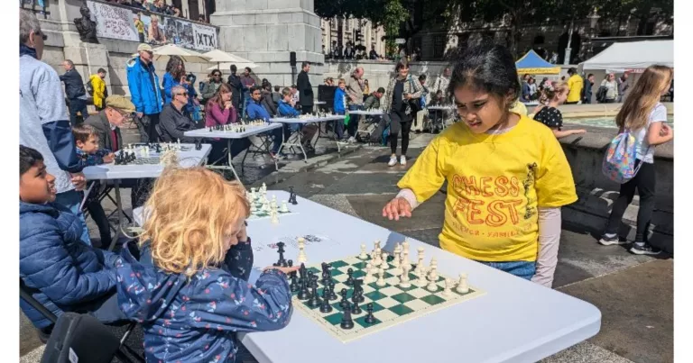 Bodhana Sivanandan participó en el Chess Fest y jugó simultáneas con los aficionados