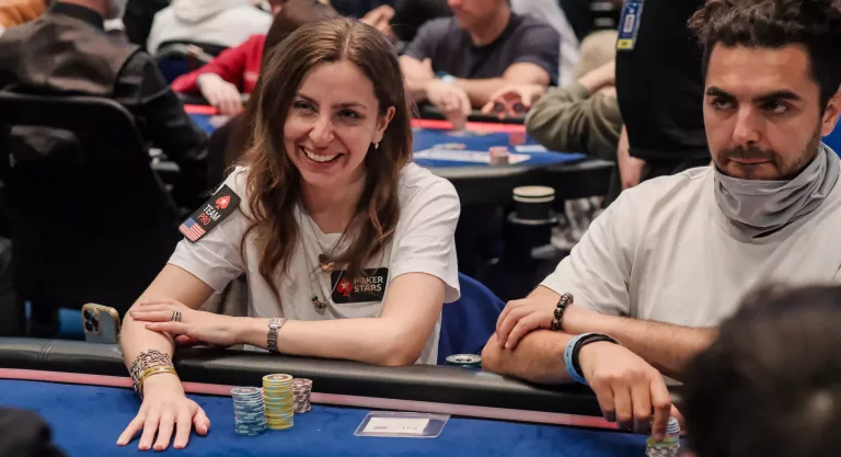 Maria Konnikova, una persona feliz en las mesas de póker. EPT de Montecarlo. Foto: FMB / Damas y Reyes