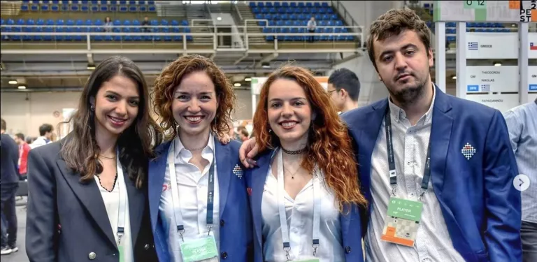 Sara Khadem y Sabrina Vega, medallistas olímpicas, con Marta Garcia y Jaime Santos. Foto: Patricia Claros Aguilar