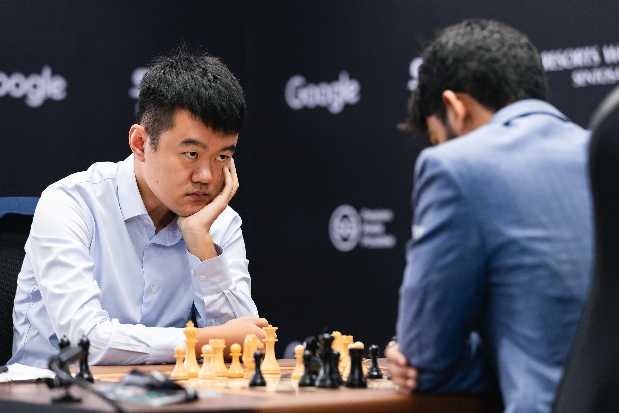 Mundial de Ajedrez: Ding Liren se conforma con poco y Gukesh no quiere ...