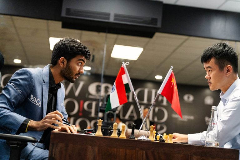 Gukesh y Ding Liren hicieron tablas en la segunda partida. Foto: Maria Emelianova / FIDE