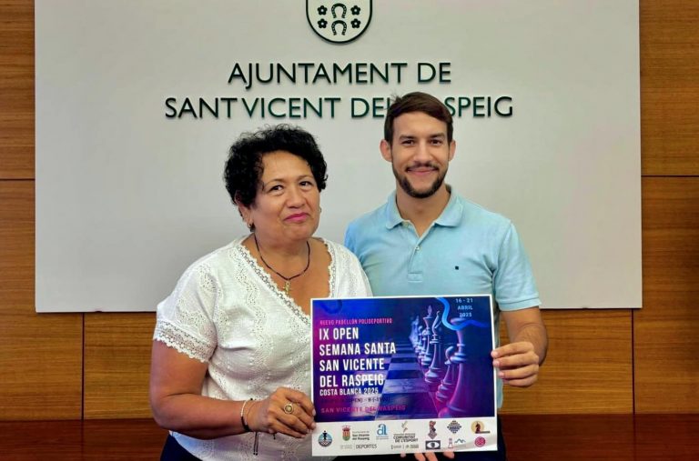 Patricia Claros, organizadora del Open de San Vicente del Raspeig, con el concejal de Deportes del municipio, Ricardo Bernabéu