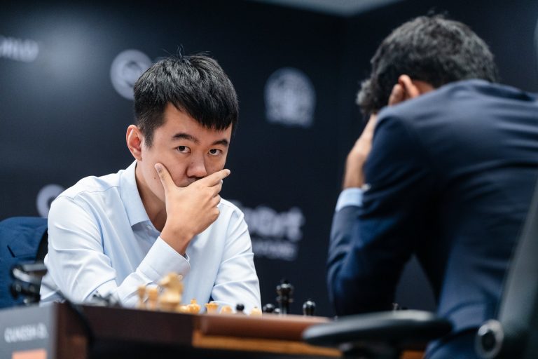 Ding Liren, en la octava partida del Mundial de Ajedrez, contra Gukesh D. Foto: Maria Emelianova / FIDE