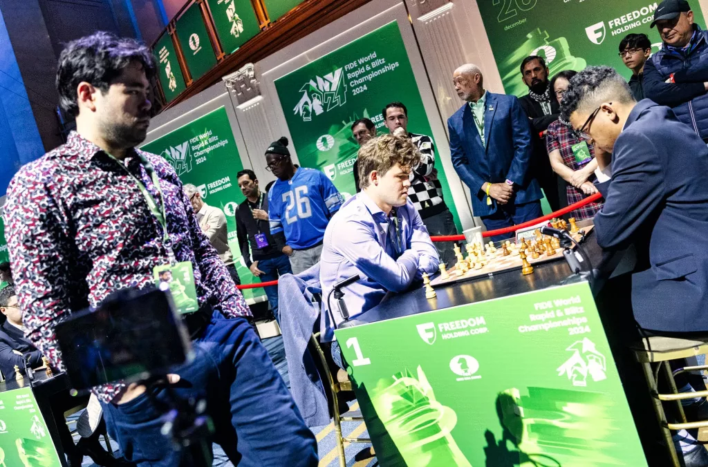 Hikaru Nakamura y Magnus Carlsen, en una imagen del Mundial de Rápidas. Foto: Maria Melianova / FIDE