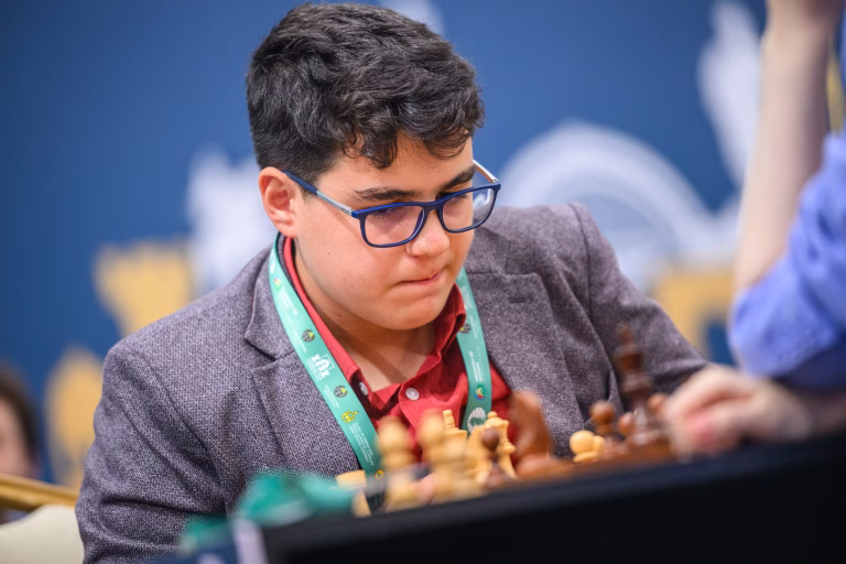 Yagiz Erdogmus, fotografiado por Michal Walusza en el Gran Suizo de la FIDE, en Samarcanda