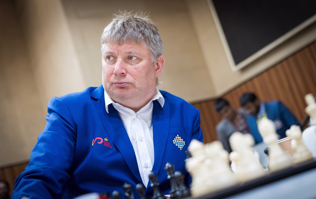 La selección española tiene un problema serio alexei shirov lennart ootes fide chanei 2022 Alexei Shirov, representando a España en la Olimpiada de Chennai, en 2022. Foto: Lennart Ootes / FIDE