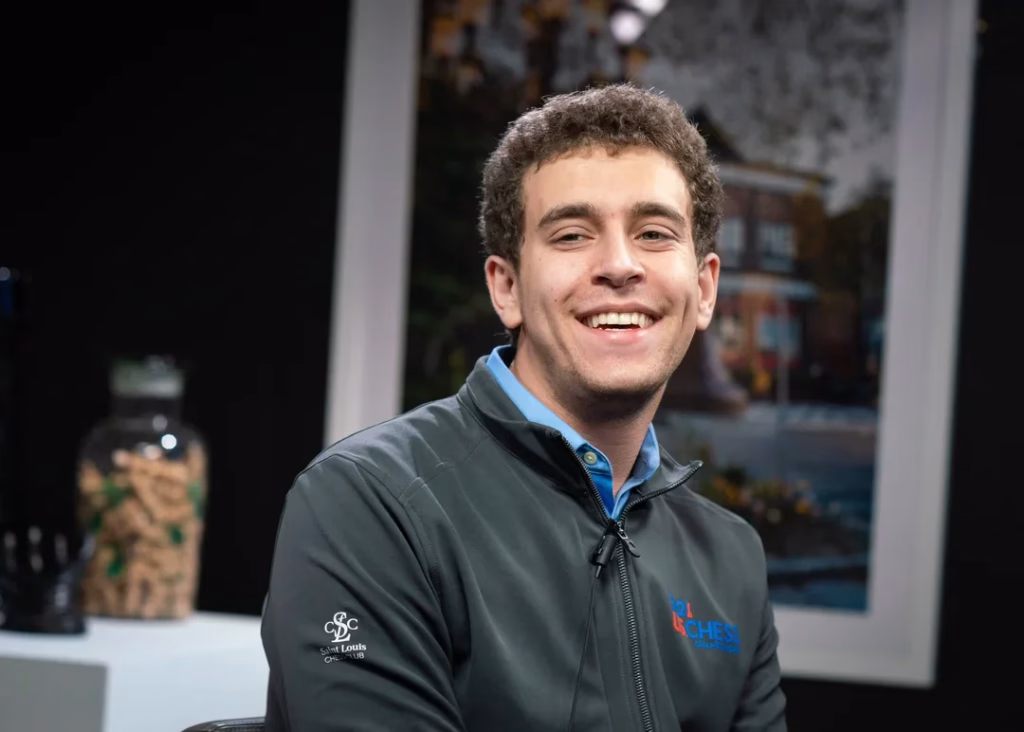 Muere a los 29 años el gran maestro estadounidense Daniel Naroditsky naroditsky rd5 slcc ootes.jpg Daniel Naroditsky, en una imagen de Lennart Ootes para el Club de San Luis