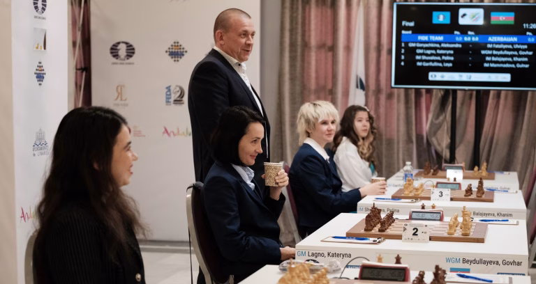 Las rusas, felices de la vida y campeonas del mundo en su reaparición internacional. Foto: FMB / Damas y Reyes