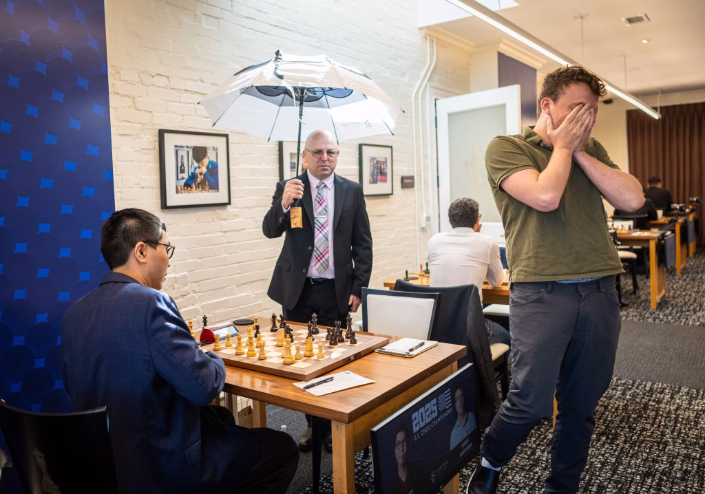 Arbiter Chris Bird opened an umbrella to protect the gameby Lennart Ootes