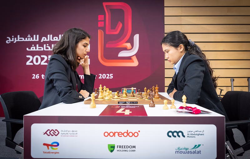 Sara Khadem logró una bonita victoria contra Bibisara Assaubayeva. foto: Lennart Ootes / FIDE