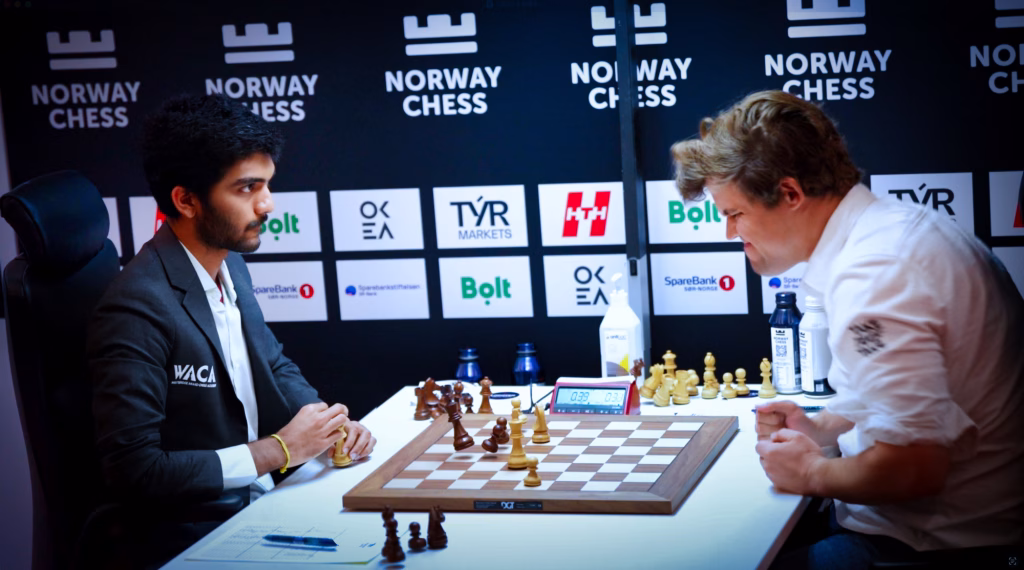 Magnus Carlsen smashes the table after a huge blunder by Maria Emelianova, candidata a los premios de lo mejor del año de Chess.com