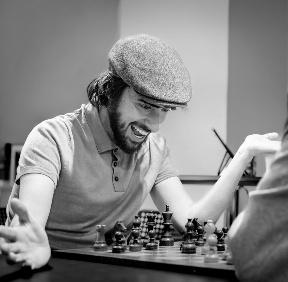 David Uclés, como un niño que descubre la magia del ajedrez. Foto: FMB / Damas y Reyes