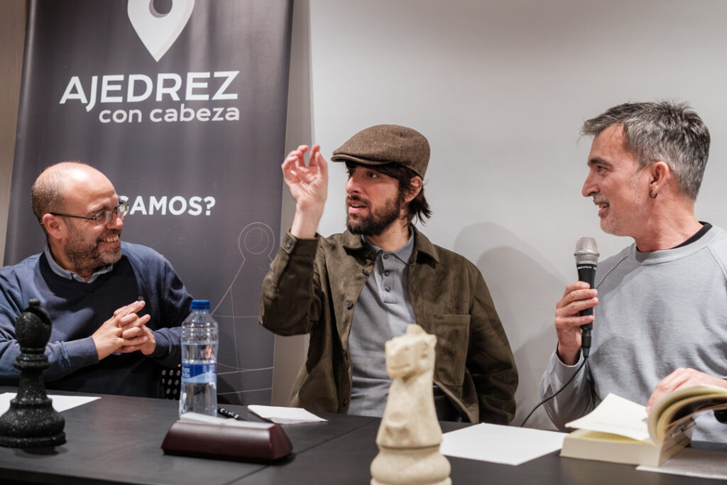 Pedro Vicente, David Uclés y Manuel Azuaga, en la gala del primer premio Ajedrez con Cabeza. Foto: FMB / Damas y Reyes