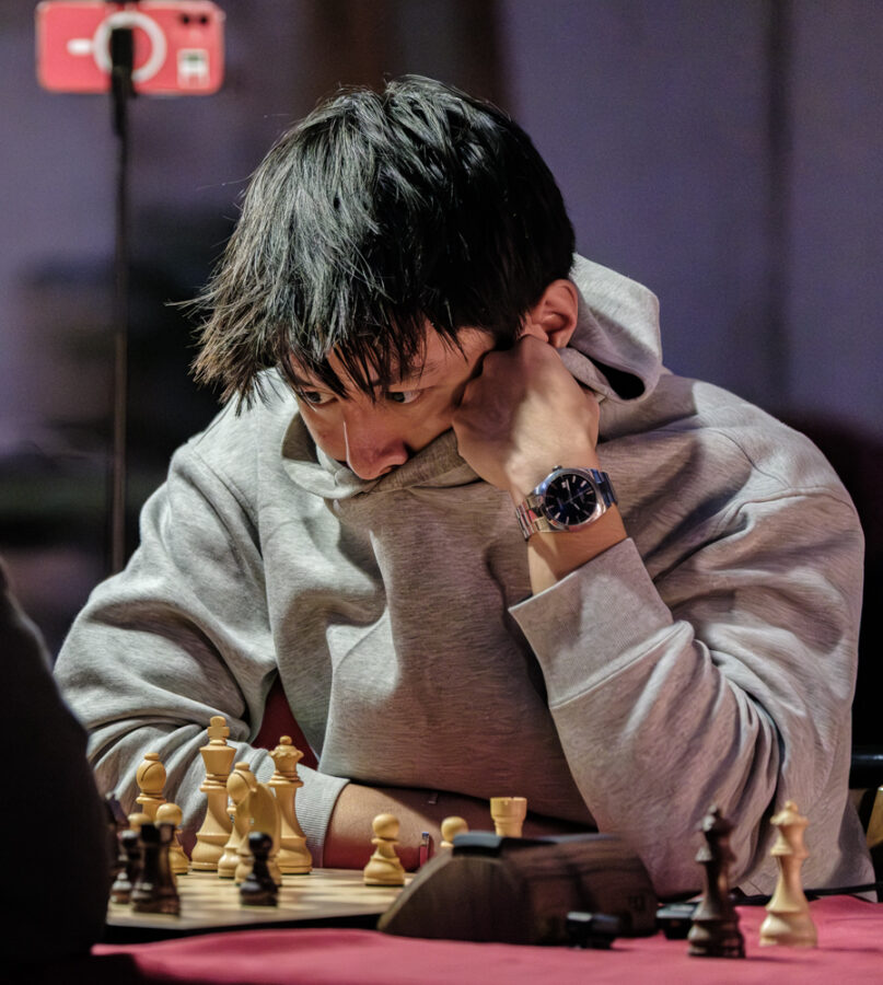 Julien Song: «El inglés es muy fuerte. El francés y el español tenemos que luchar» Julien Song 7 Julien Song, en su duelo contra Levy Rozman, en la Nave Bellver de Madrid. Foto: FMB / Damas y Reyes