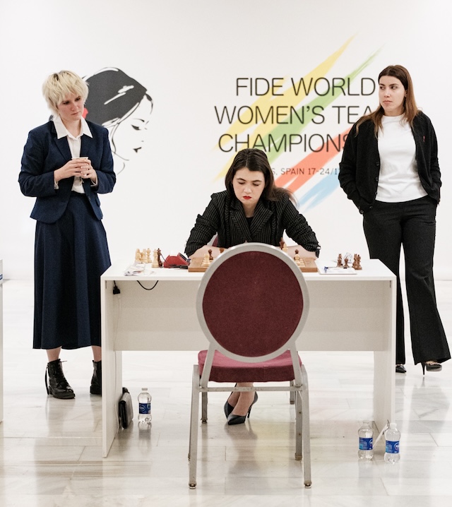 El ajedrez clásico no es lo que era: la FIDE aprueba un nuevo ritmo de juego Linares Mundial femenino fide El Mundial Femenino por Equipos de Linares fue la principal prueba piloto de la FIDE del nuevo ajedrez clásico acelerado / Damas y Reyes