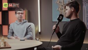 Faustino Oro y Magnus Carlsen, en las oficinas de Take Take Take en Oslo