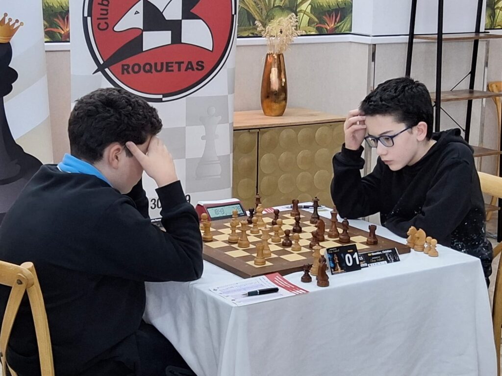 Pau Marín, el maestro internacional más joven de España pau marin Cristian Gloeckler roquetas jesus miguel perez Pau Marín, en su partida con el alemán Cristian Gloeckler. Foto: Jesús Miguel Pérez