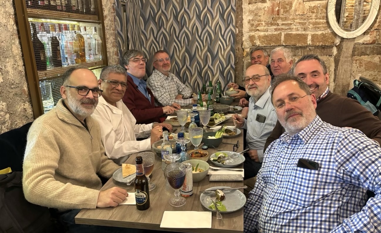 El Grupo Garrison de Ajedrez de Madrid, en el restaurante libanés Sol de Beirut, muy cerca del Palacio de Oriente. El segundo de la derecha es Jesús Seoane