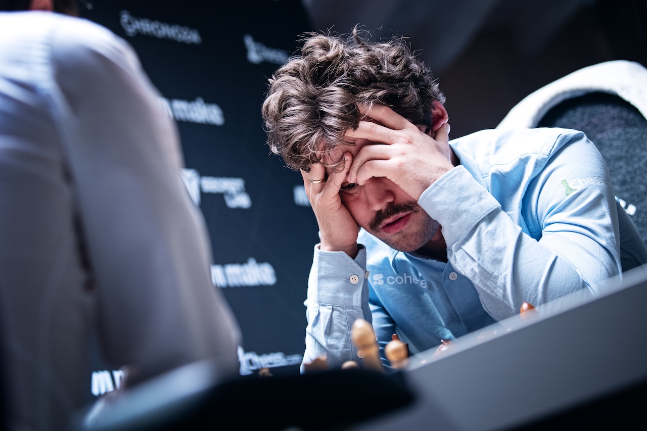 Mundial de Freestyle Chess: los fantasmas dominan a Caruana, que le entrega a Carlsen otro Mundial Stev Bonhage Freestyle Chess Day3 Magnus Carlsen 150226 Weissenhaus Germany DSC 1242 copy Magnus Carlsen tuvo que concentrarse para derrotar a Fabiano Caruana, uno de sus clientes más exigentes. Foto: Freestyle Chess / Stev Bonhage