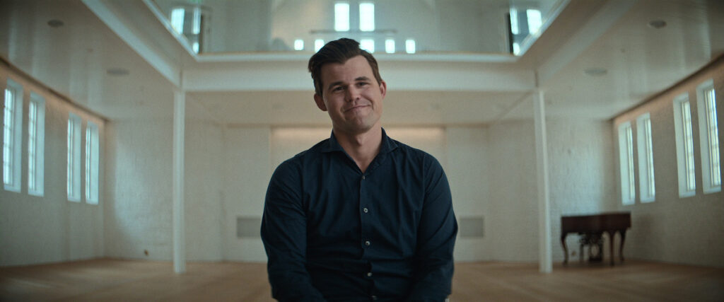 Magnus Carlsen, sonriente en esta imagen facilitada por Netflix sobre 'Untold: Chess Mates'