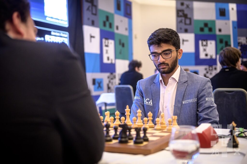 Formidable victoria de David Antón contra Van Foreest gukesh niemann Petr Vrabec praga Gukesh (empatado a un punto con David Antón) resistió a los ataques de Niemann, que le sacrificó un caballo en gran estilo. Foto: Festival de Praga / Petr Vrabec