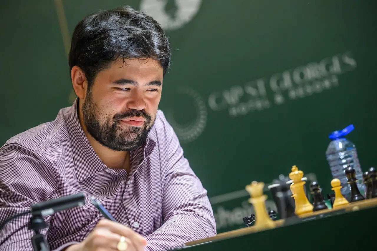 Hikaru Nakamura perdió contra Sindarov, líder destacado. Foto: Michal Walusza / FIDE