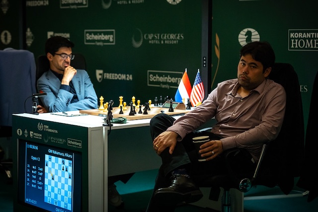 Candidatos 2026: Gukesh ya sueña (en Menorca) con Sindarov Niki Riga FIDE Hikaru Nakamura Anish Giri Ni Giri ni Nakamura parecían demasiado emocionados con su partida. Foto: Niki Riga / FIDE. Sindarov les quedaba lejos.