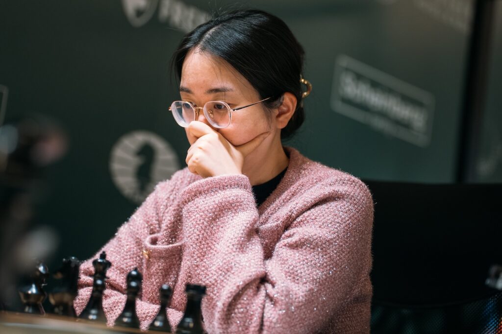 Candidatos 2026: error infantil de una excampeona del mundo Yoav Nis 9578 Tan Zhongi China Tan Zhongyi cometió el peor error de su carrera. Foto: Yoav Nis / FIDE