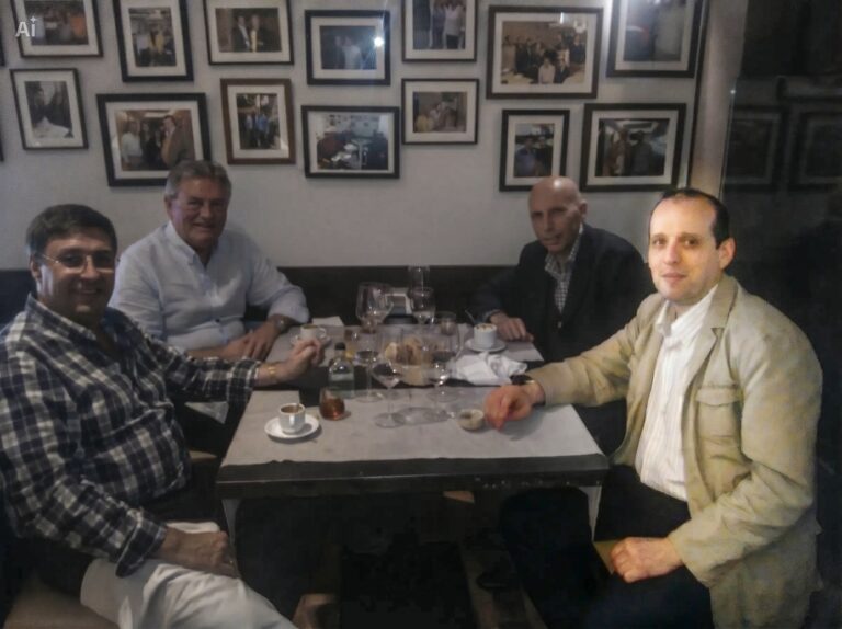 Ernesto Pérez Ramil, en primero a la derecha