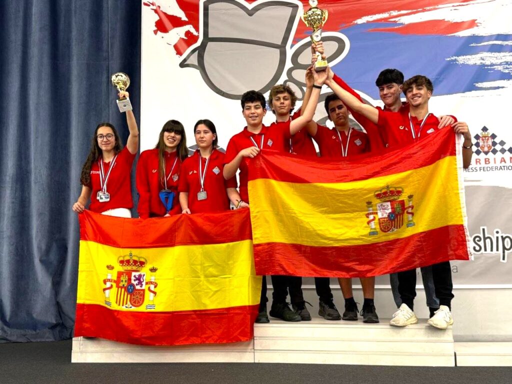 Los dos equipos de España lograron la medalla de plata colectiva en Serbia, donde Marc Barceló fue oro. Foto: FEDA