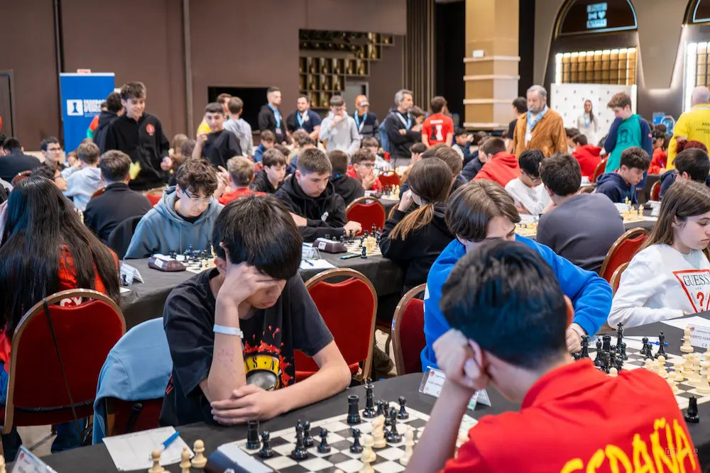 Imagen de la sala de juego del Campeonato de Cataluña por edades, en Lloret de Mar. Foto: Lali Bibilashvili / Federación Catalana de Ajedrez