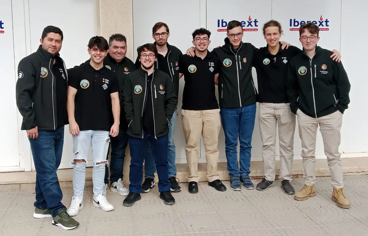Algunos de los jugadores del equipo del Silla, que ha ganado la Liga en los tribunales