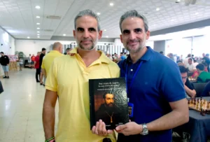 Francisco de Asís y Daniel Grajera, hermanos y autores del libro 'Ruy López de Segura. La cara oculta del tablero'