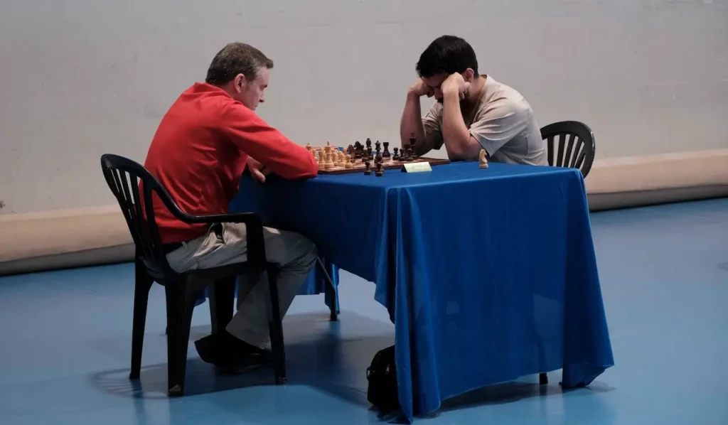 José Candela y Eduardo Iturrizaga. El lenguaje corporal empieza a cambiar. @ FMB / Damas y Reyes