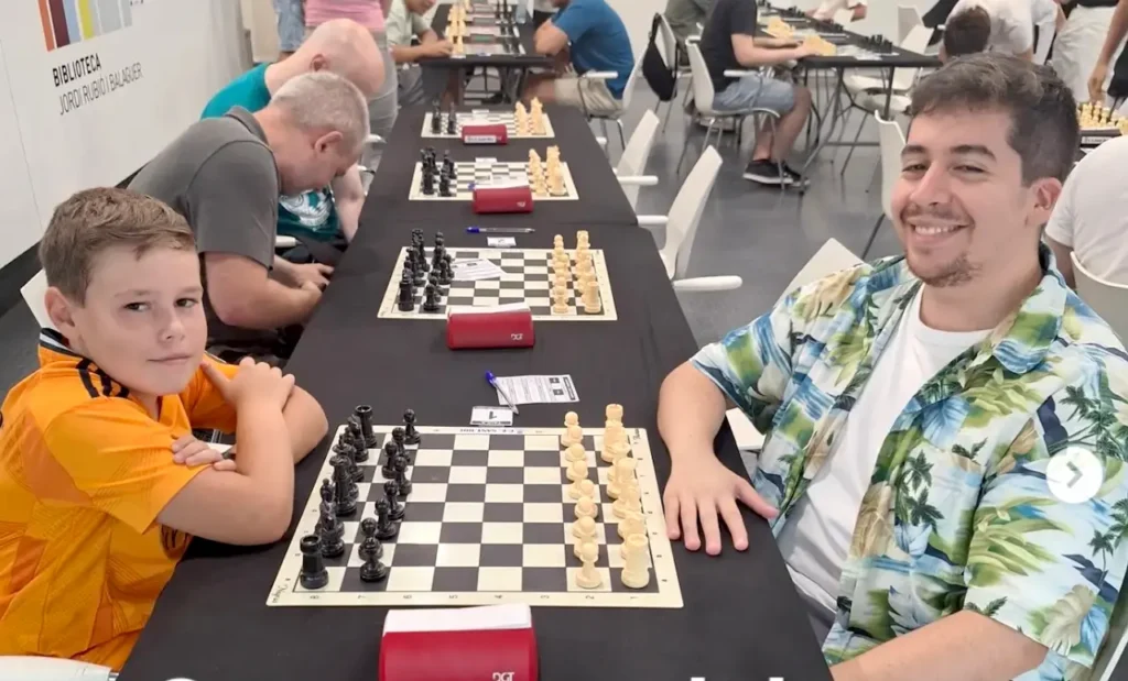 Marc Barceló y Cristóbal Henríquez, antes de su partida. Foto: @marcbarcelochess